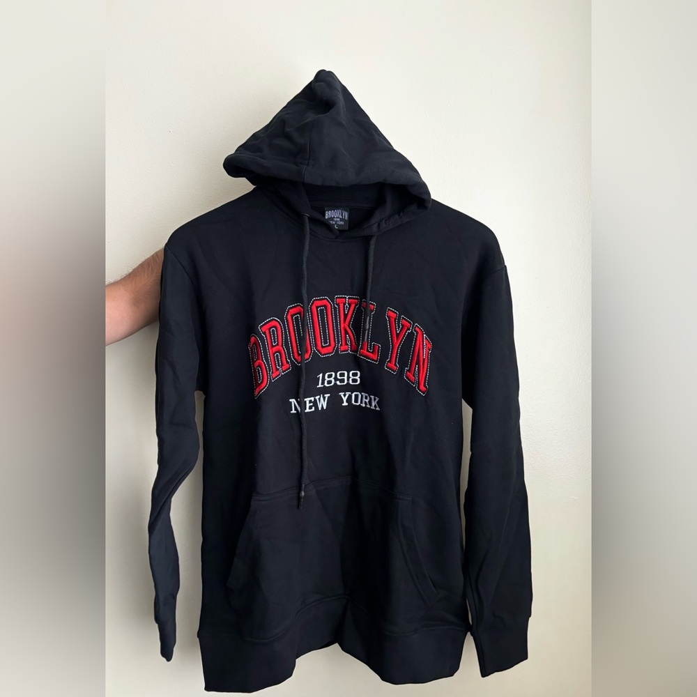 Fall - NEW without tag. Brooklyn NY Hoodie for fall. Size M, 100% cotton. Unise…